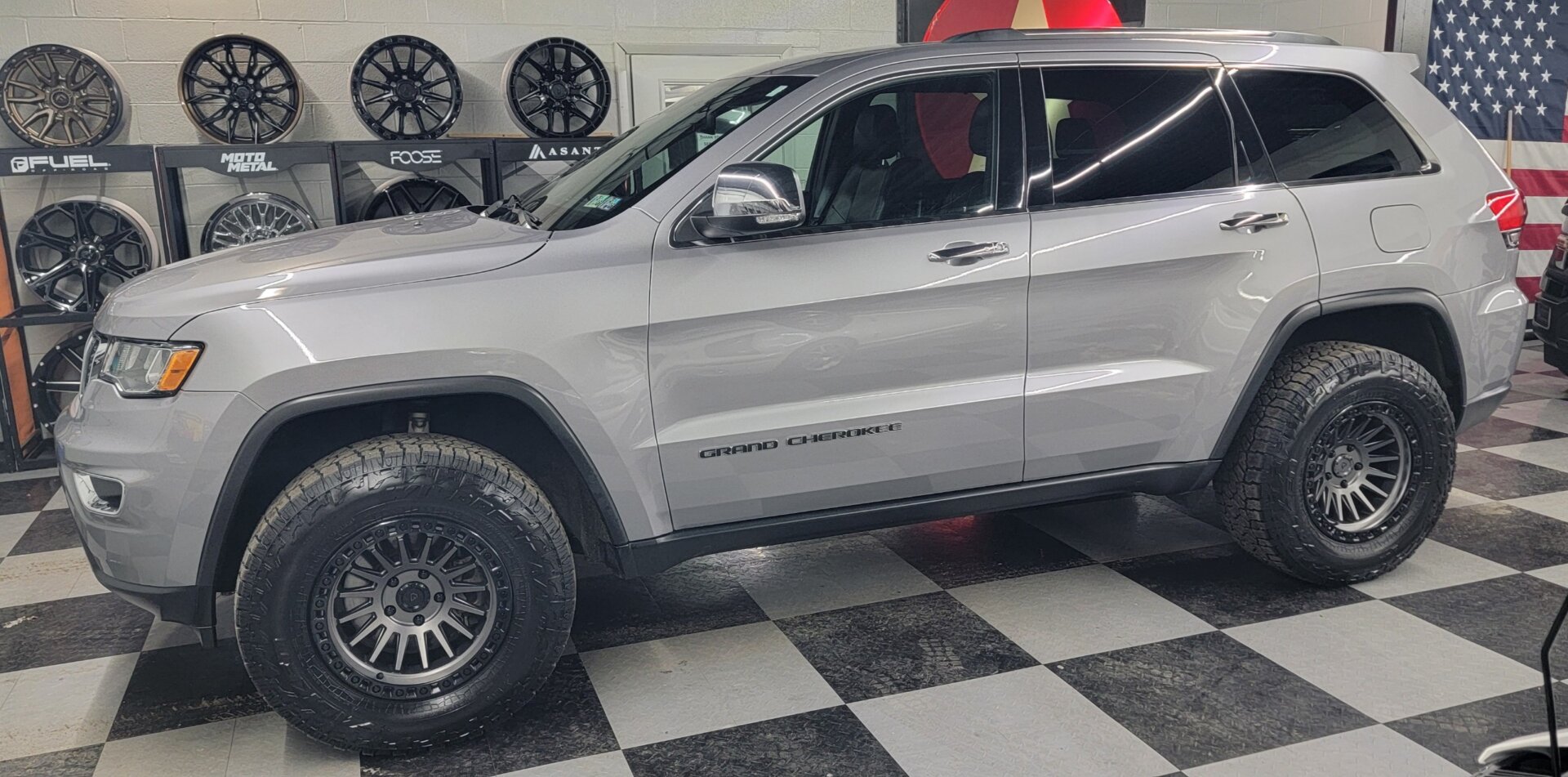 2019 Jeep Grand Cherokee - Image 2