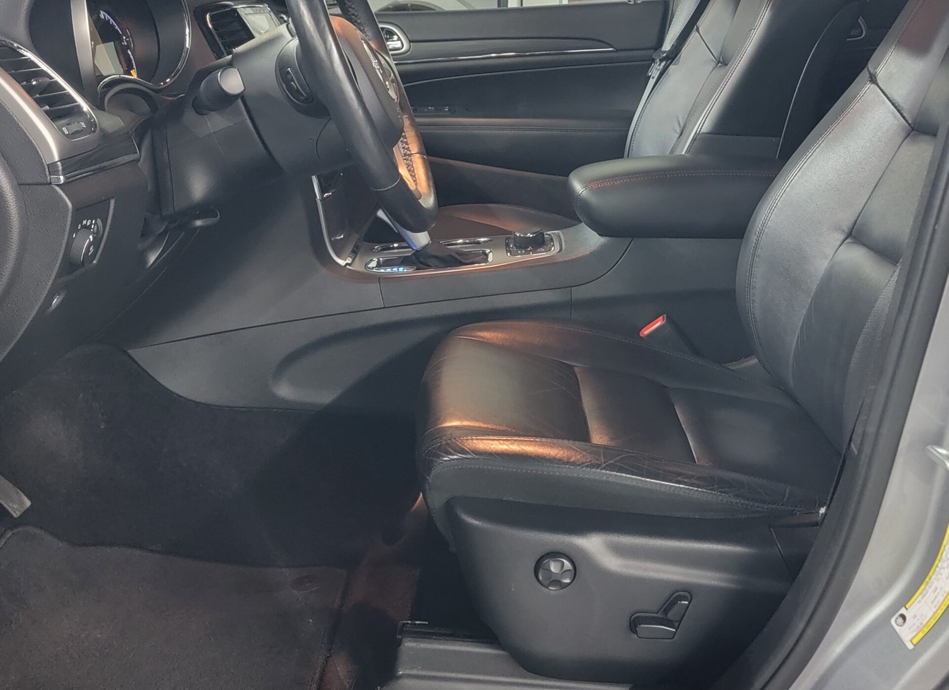 2019 Jeep Grand Cherokee - Image 5